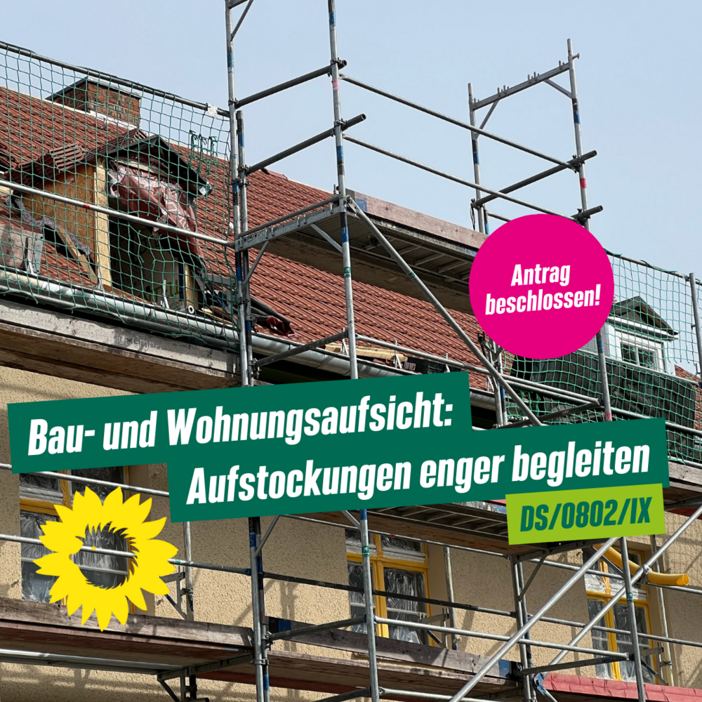 Eingerüsteter Dachstuhl, der aufgestockt wird