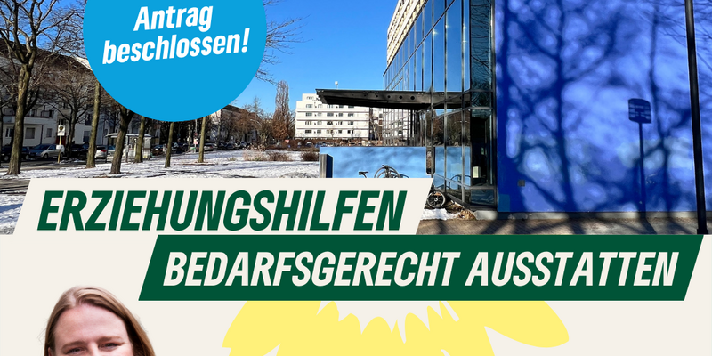 Jugendamt Lichtenberg, ein Hochhaus, davor ein kleineres blaues Gebäuden, ein Porträt von Daniela Ehlers